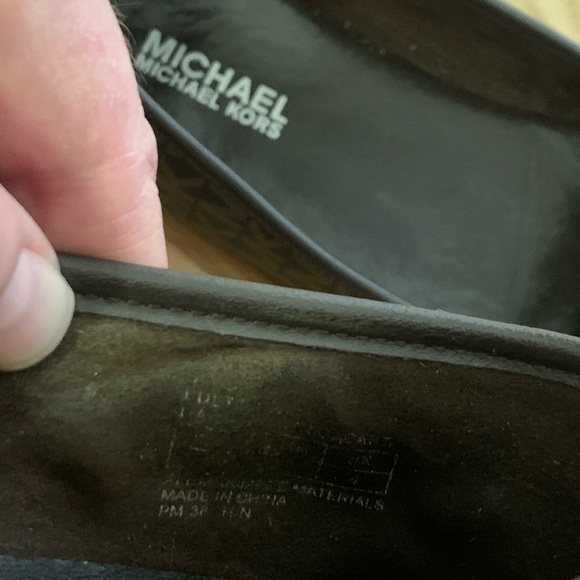 Micheal Kors MK monogrammed Fulton flats 6 - Picture 6 of 6
